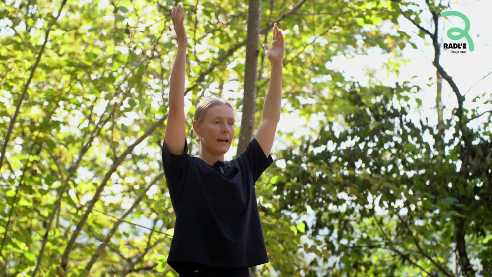 4. BOJEVNIK I (Anjaneyasana)