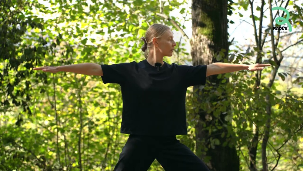 3. BOJEVNIK II (Virabhadrasana II)